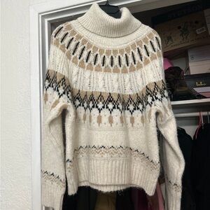 Old Navy Cream and Tan Patterned Turtleneck Sweater